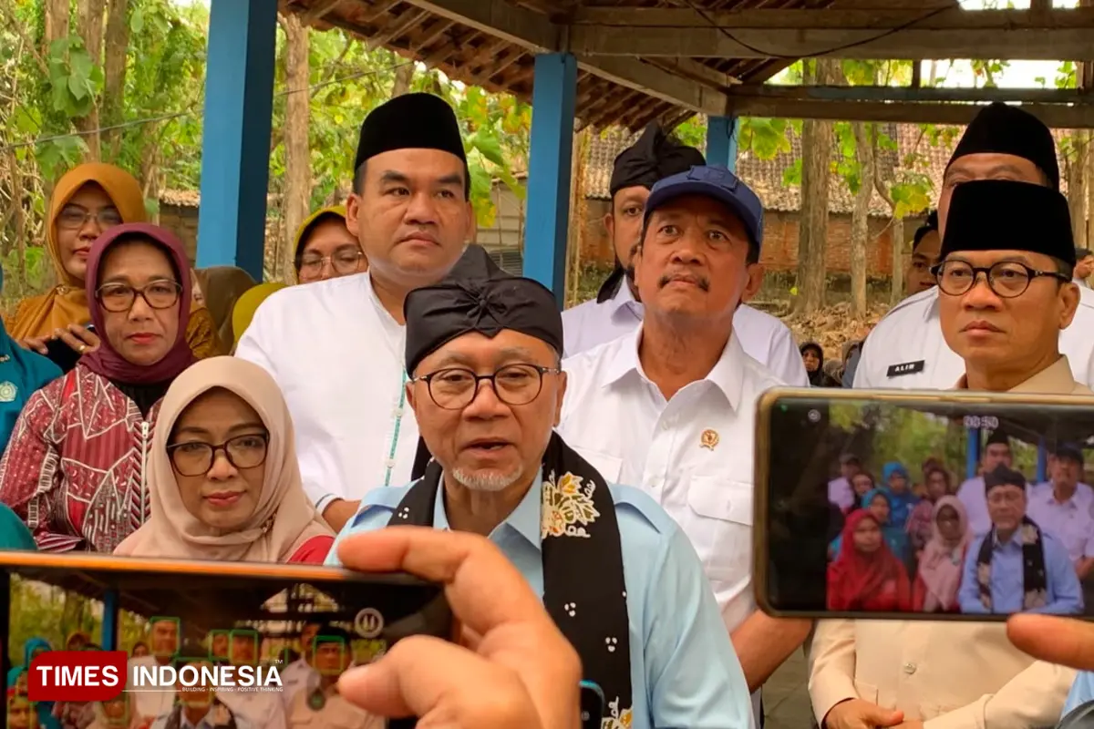 Tinjau Budidaya Lele di Blora, Zulhas Wajibkan SPPG Serap Bahan Pangan dari Desa
