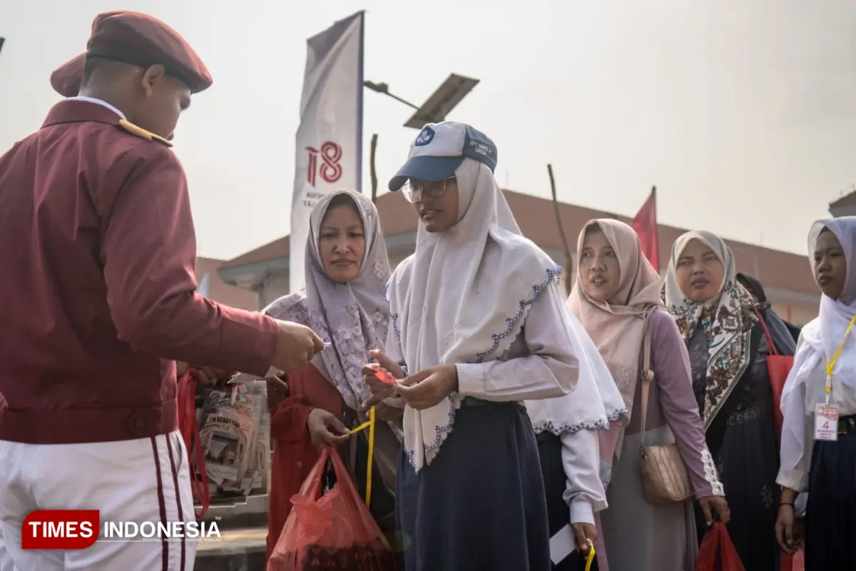 Tinjau Sekolah Rakyat Gresik, Khofifah Pesan agar Tak Ada Perundungan