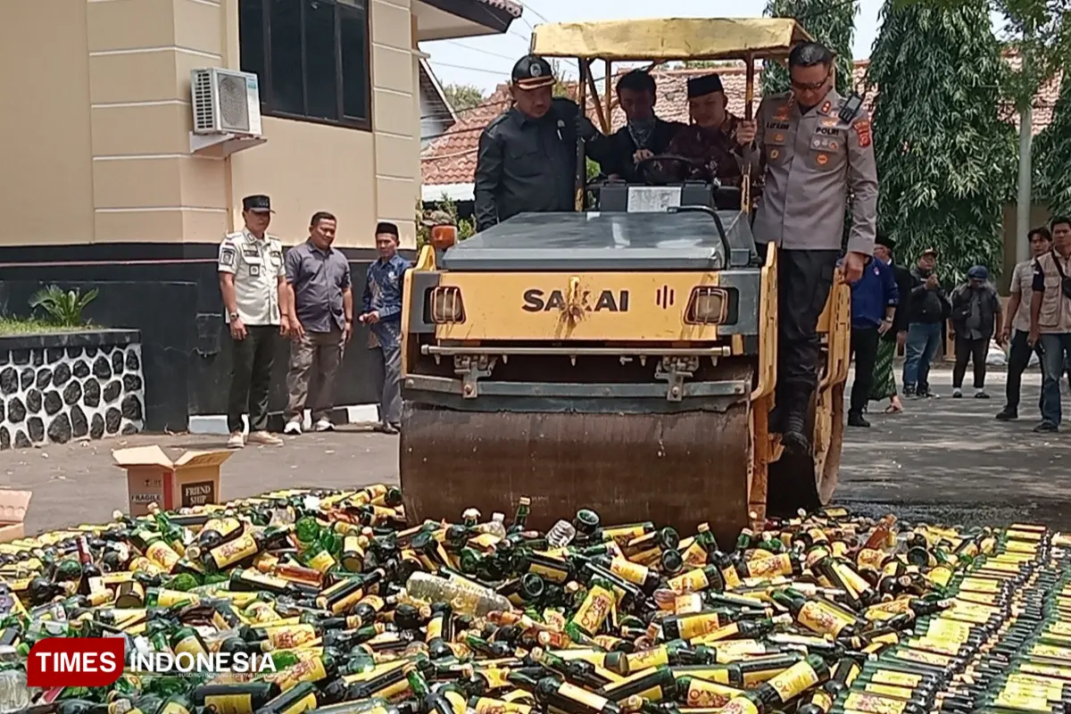 Polres Majalengka Musnahkan Ribuan Botol Miras, Kriminalitas Dibidik