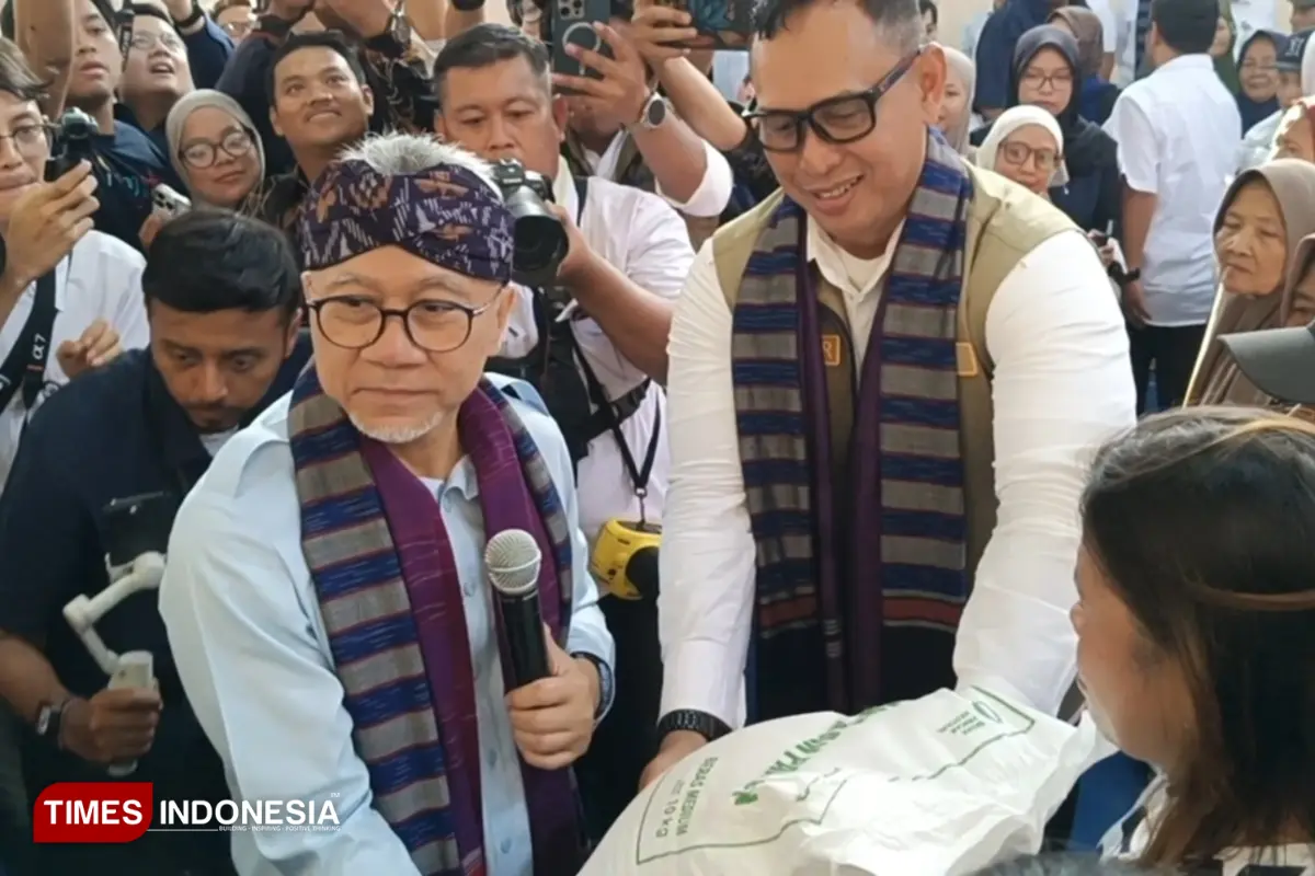 Ribuan Ton Beras Bantuan Pangan Dibagikan ke Warga dan Ojol di Kediri