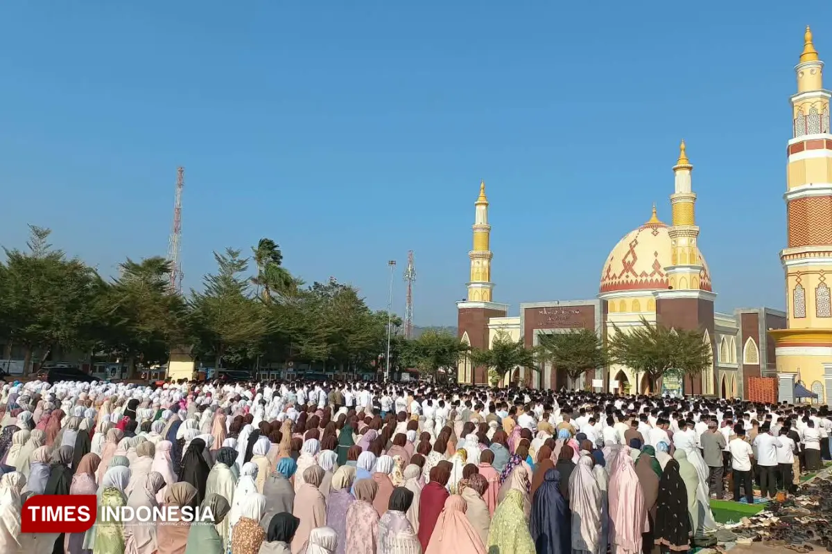 Terdampak Kemarau Panjang, Ribuan Warga Majalengka Gelar Shalat Istisqa