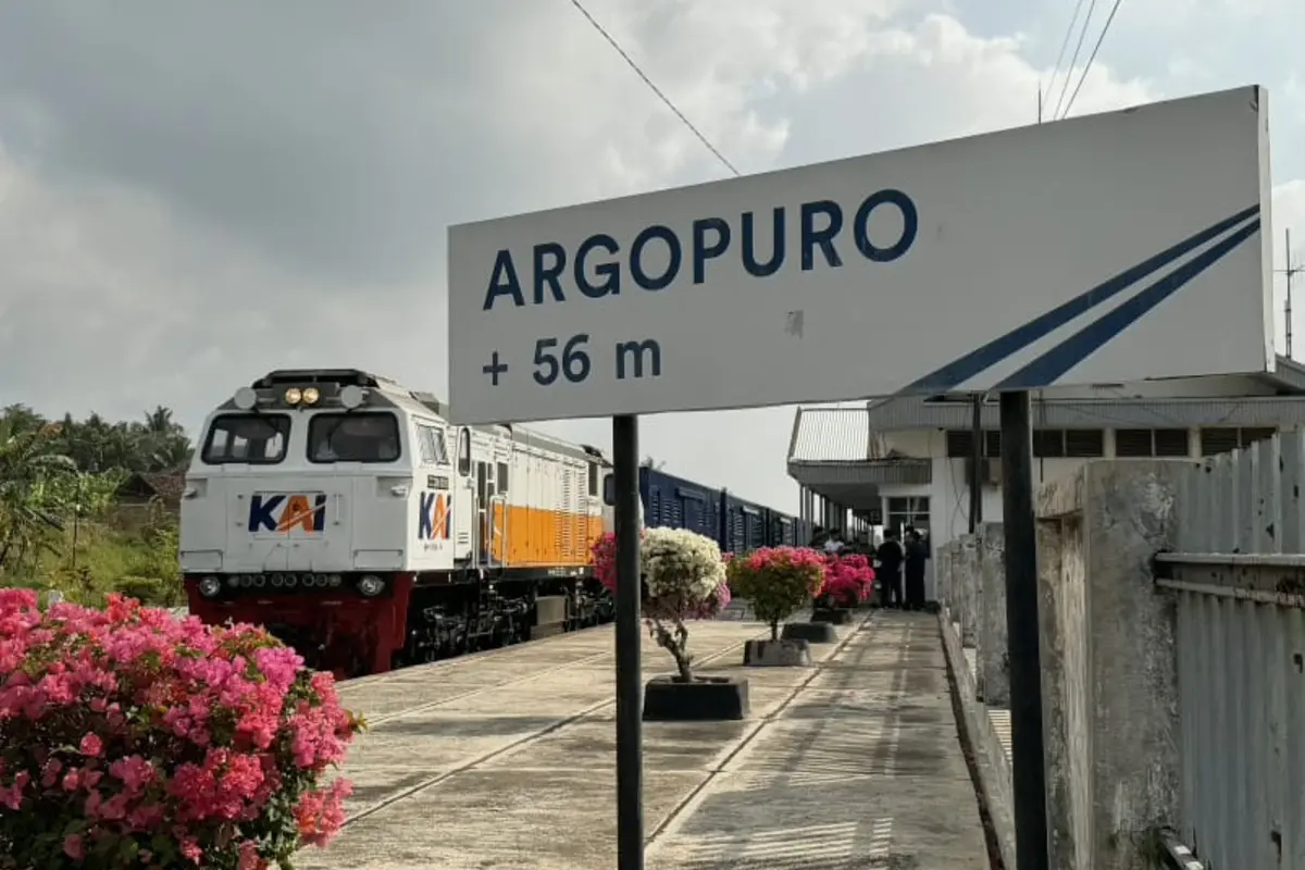 KAI Logistik Uji Coba Perdana Angkut Buah Naga Banyuwangi ke Jakarta