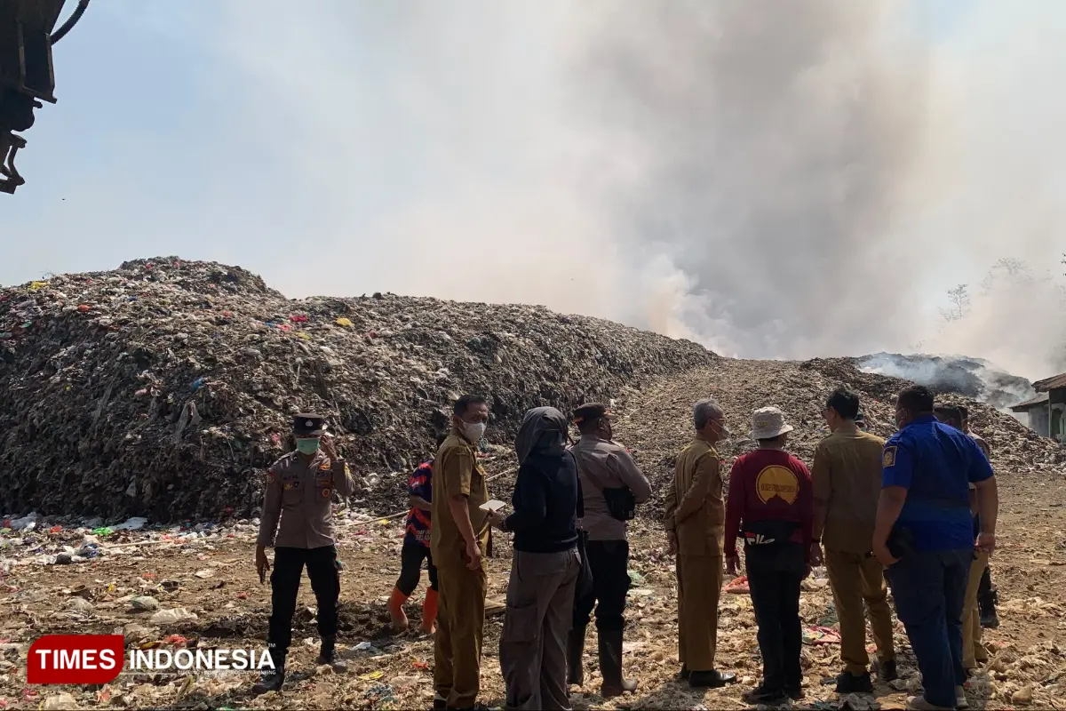 Api TPA Taman Krocok Belum Padam, Pemkab Bondowoso Siapkan Penanganan ...