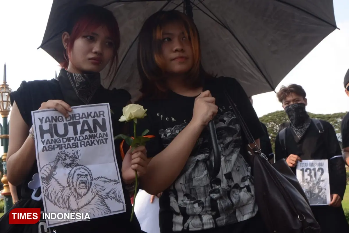 Evaluasi 2 Tahun Prabowo-Gibran, Demo di Malang Desak Karhutla ...
