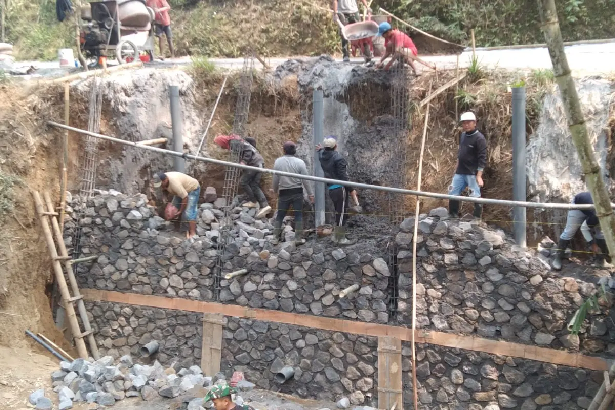 Pembangunan Penahan Tanah TMMD 130 Malang di Desa Taji Capai 45 Persen ...